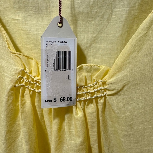 Women’s NWT MSSP Lightweight Yellow Top With Flower Detail On Bottom Size Large - Picture 2 of 9